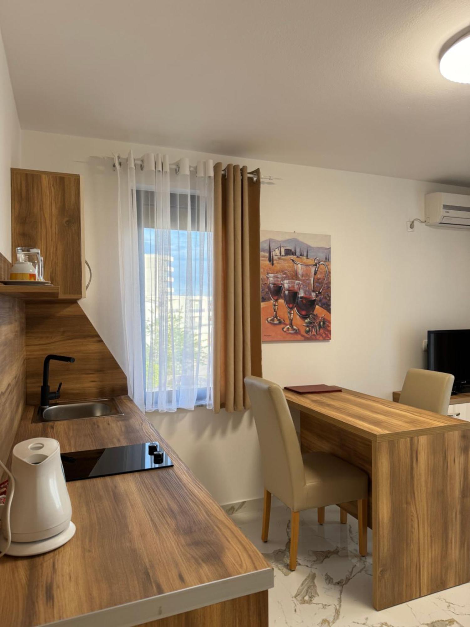 Hotel Freiburg Улцин Екстериор снимка