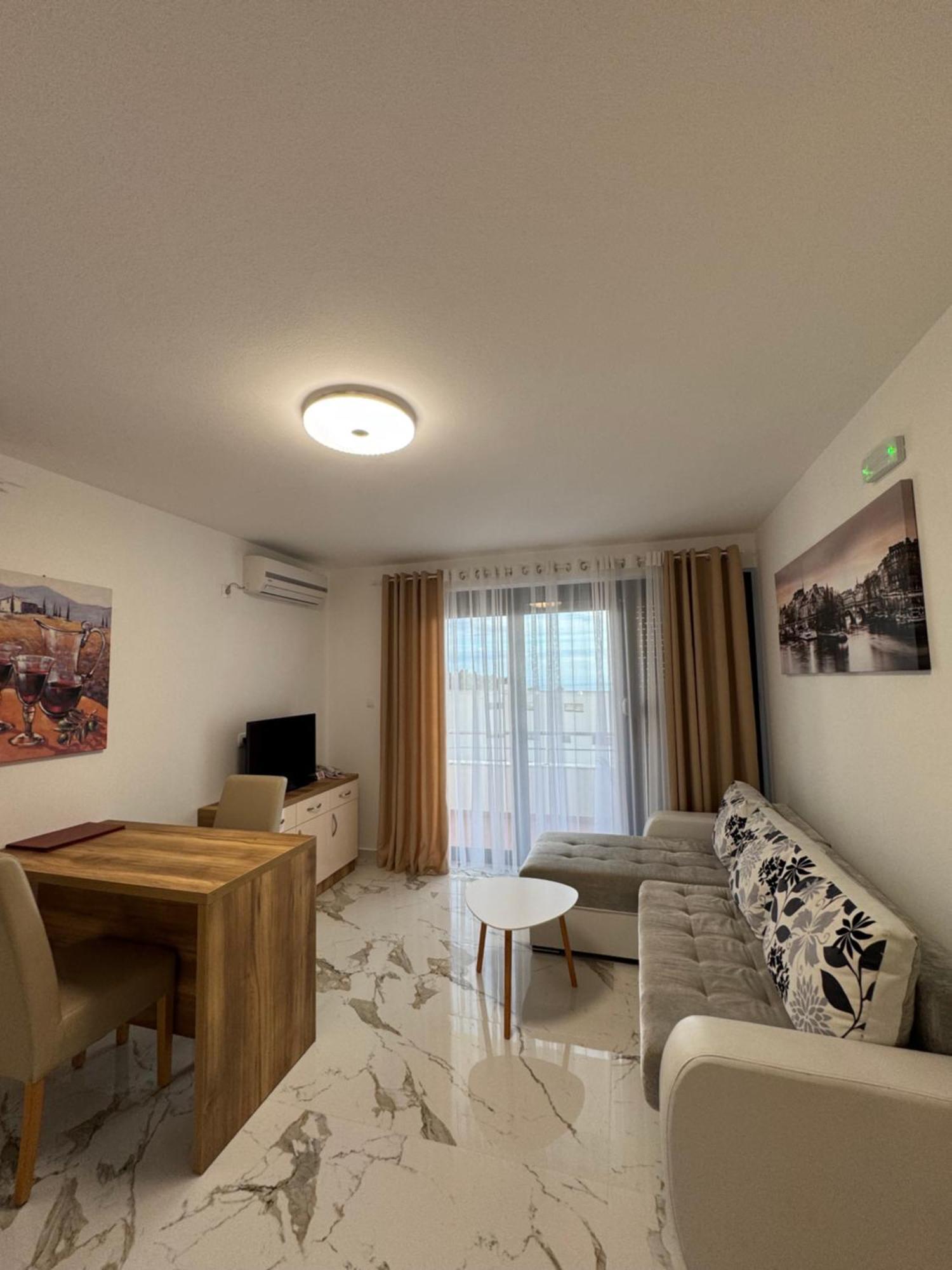 Hotel Freiburg Улцин Екстериор снимка