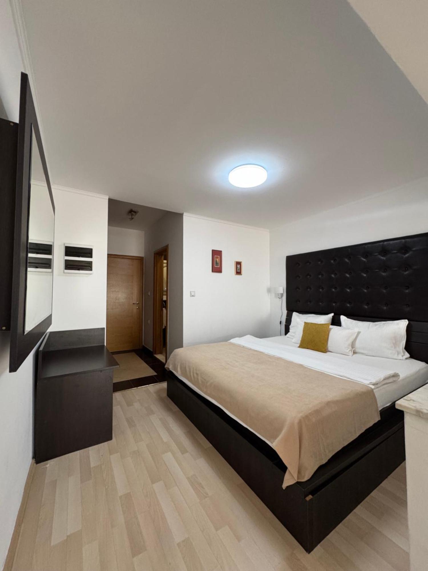 Hotel Freiburg Улцин Екстериор снимка